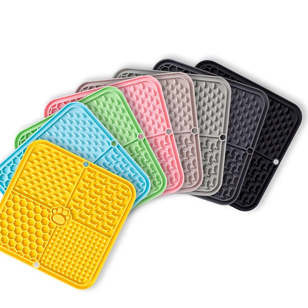 Silicone Pet Slow Food Plate Pet Licking Mat for Dogs Bathing Distraction Silicone Dog Sucker Food Training Dog Feeder Supplies